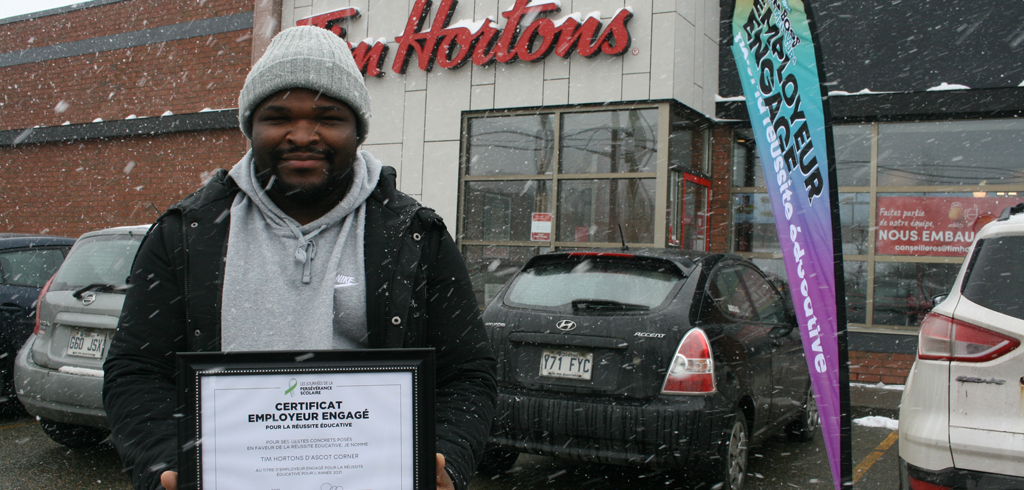 Dylan Mdouman-Biwole, gérant au Tim Hortons à Ascot Corner, est fort heureux de cette marque d’appréciation
