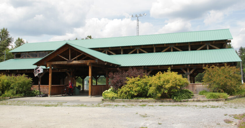 Abri-bois de La Patrie
