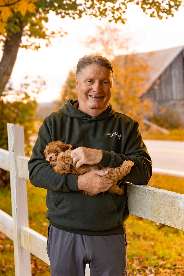 Jacques, un des 3 propriétaires Les chiens du Ô Ranch. Photo prise sur le site Web Les chiens du Ô Ranch