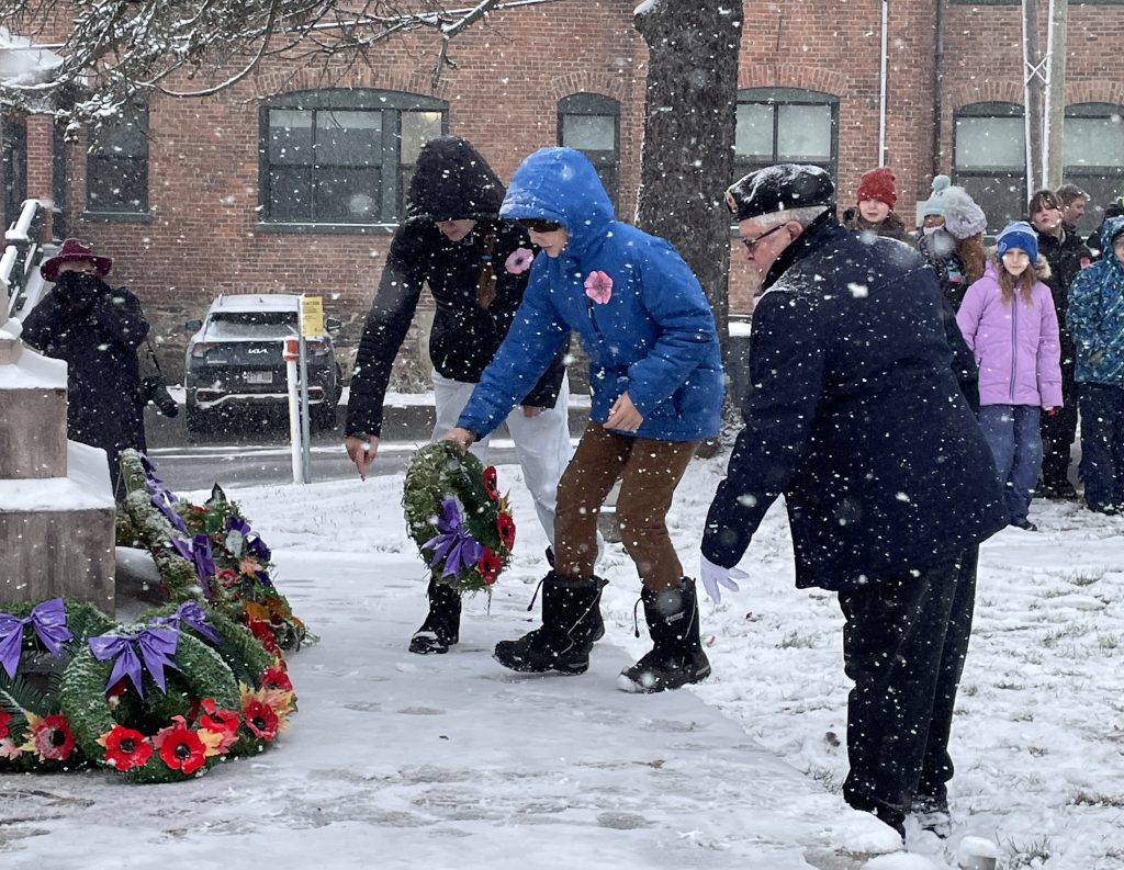 Jeunes et couronne, Jour du Souvenir, SS