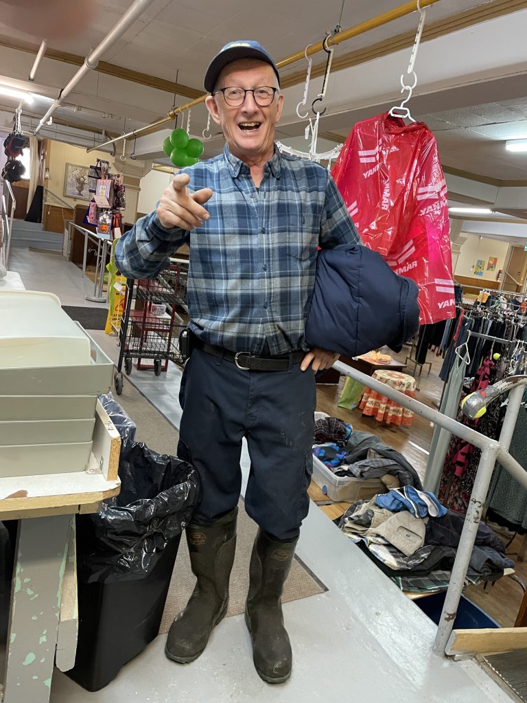 Serge Camiré est l’expert du recyclage au Comptoir : deux tonnes par mois. PHOTO: SCOTT STEVENSON